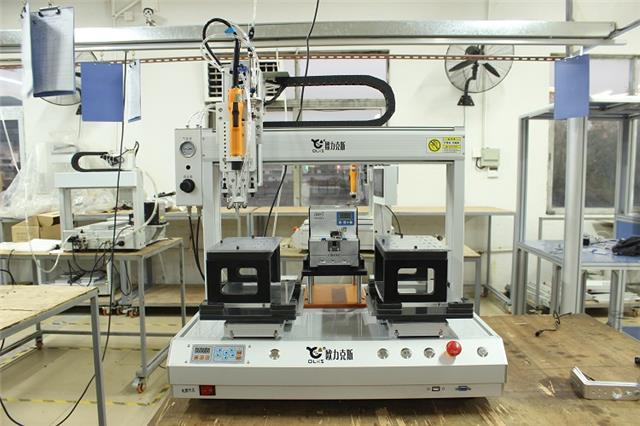 鎖螺絲機.JPG 鎖螺絲機.JPG