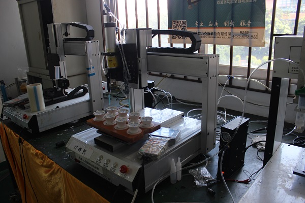 三軸自動點膠機(jī) 三軸自動點膠機(jī)