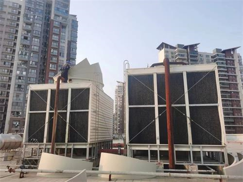 冷卻塔為什么會冒“白煙”？廣東康明冷卻科技在線為你